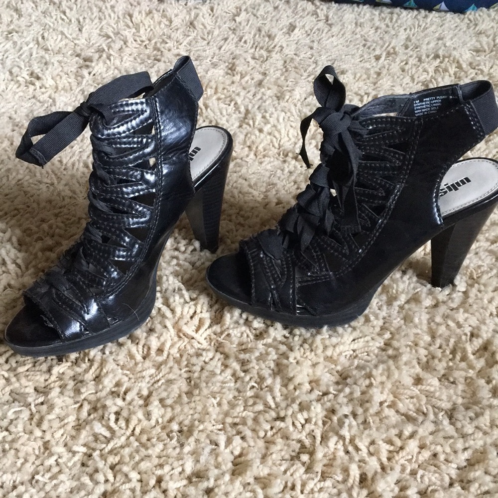 Lace up pumps